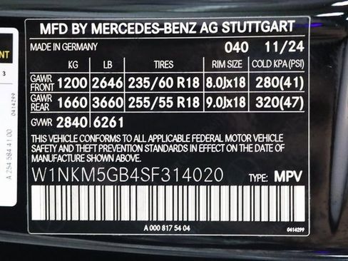 Used 2025 Mercedes-Benz GLC 350e 4MATIC w/ Advanced USB Package image 34