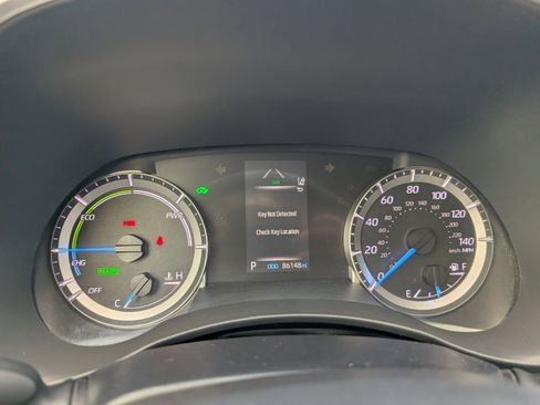 Used 2022 Toyota Highlander LE image 19