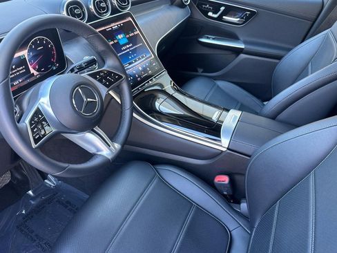 Used 2024 Mercedes-Benz GLC 300 4MATIC image 4