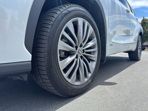 Used 2022 Toyota Highlander Platinum AWD/4WD image 19