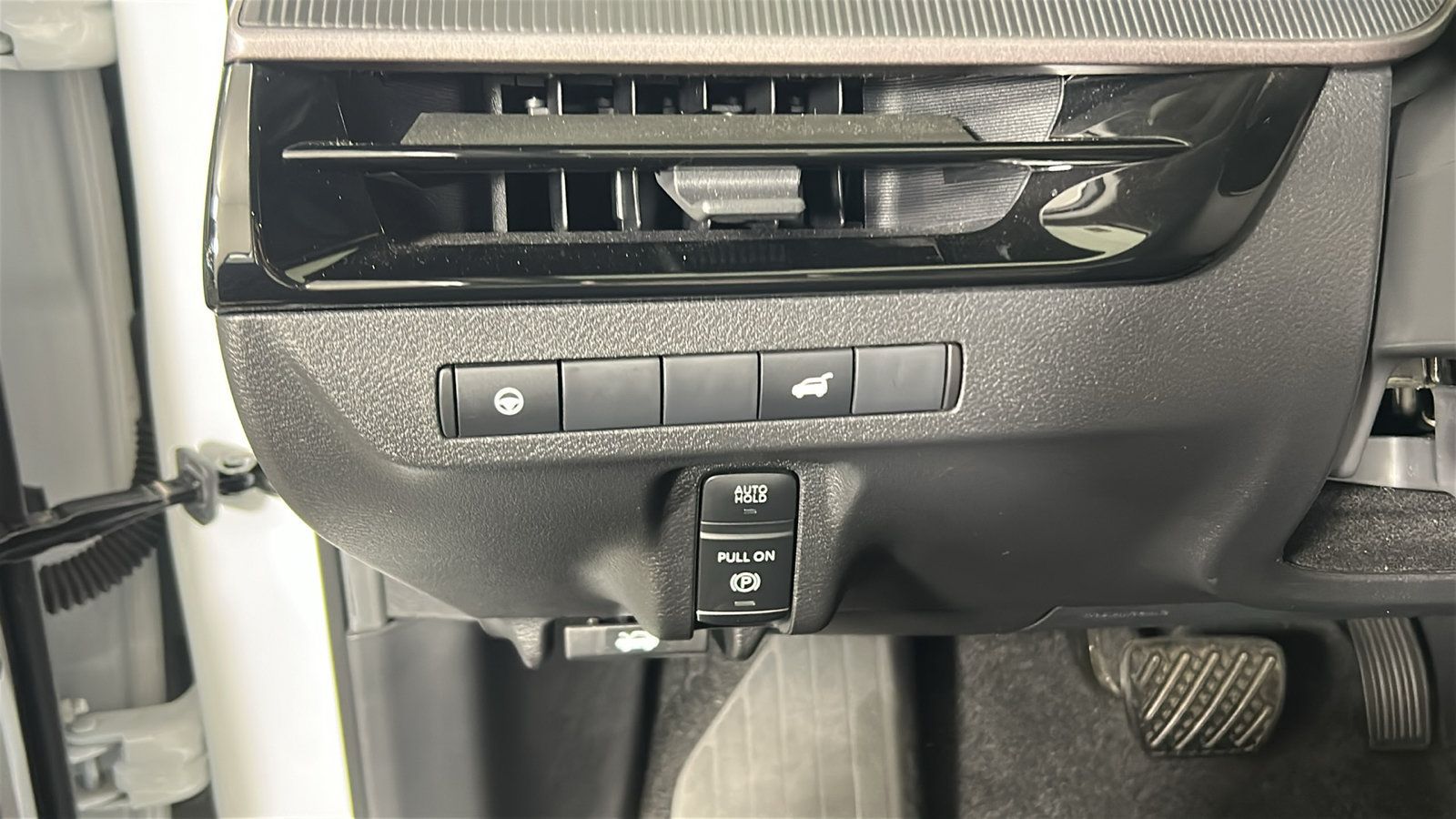 Used 2025 Nissan Murano SV FWD image 23