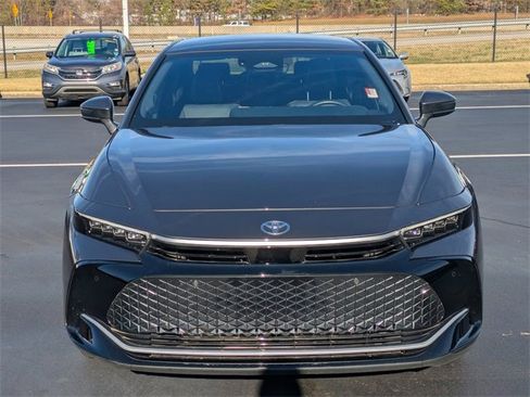 Used 2023 Toyota Crown Limited image 9