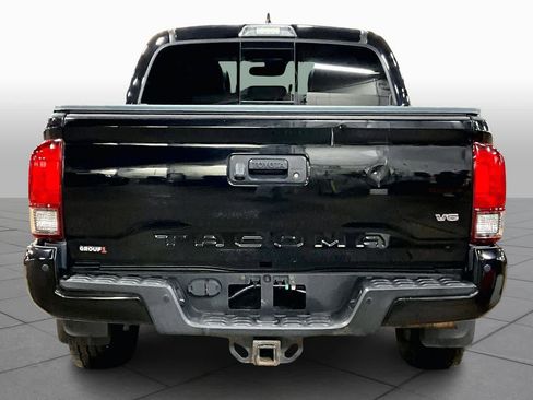 Used 2019 Toyota Tacoma TRD Sport image 5