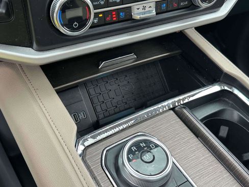 Used 2024 Ford Expedition Limited image 29