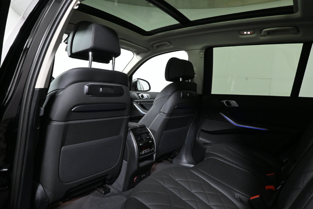 Certified 2025 BMW X7 xDrive40i w/ Premium Package AWD/4WD image 7