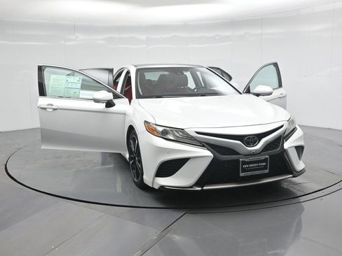 Used 2019 Toyota Camry XSE image 31