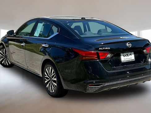 Used 2025 Nissan Altima 2.5 SV FWD image 4
