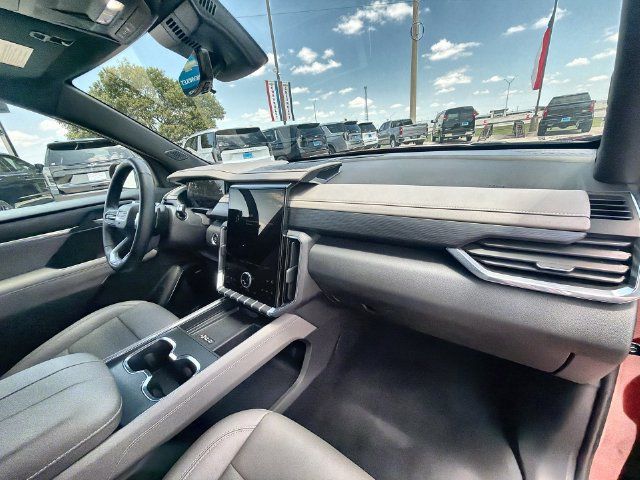 Certified 2026 GMC Acadia Elevation w/ Elevation Premium Package FWD image 28