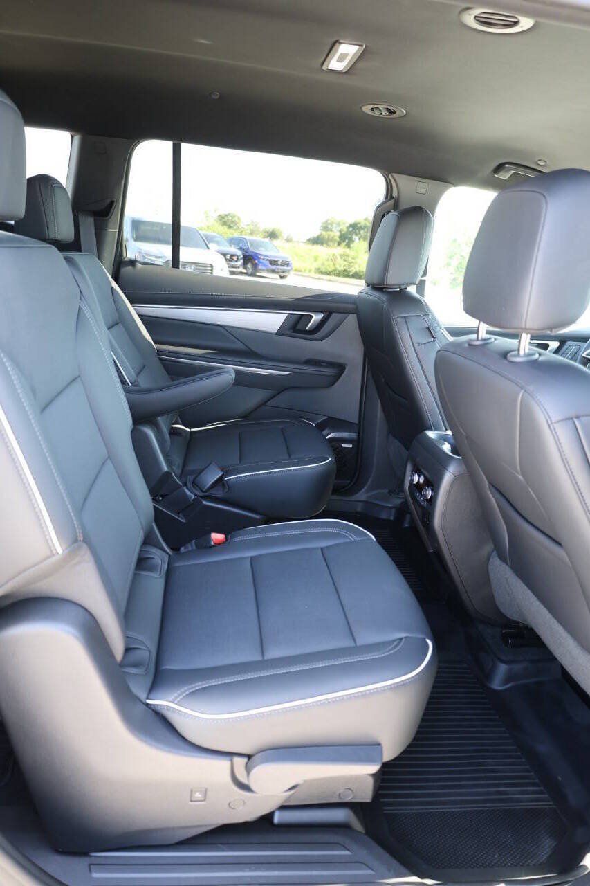 Used 2026 Buick Enclave Preferred w/ Power Package AWD/4WD image 16