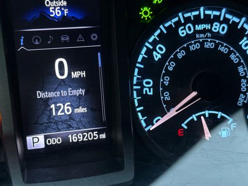 Used 2019 Toyota Tacoma SR image 31