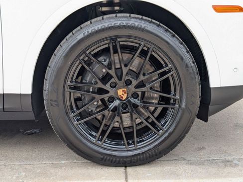 Certified 2025 Porsche Cayenne Coupe image 29