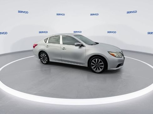 Used 2017 Nissan Altima 2.5 SV image 9