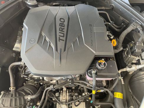 Used 2025 Genesis G70 2.5T image 33