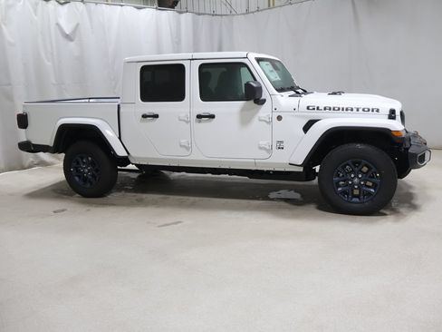 New 2026 Jeep Gladiator Sport AWD/4WD image 4