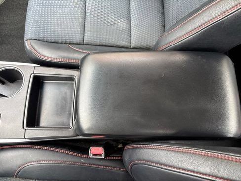 Used 2015 Toyota Camry SE FWD image 29
