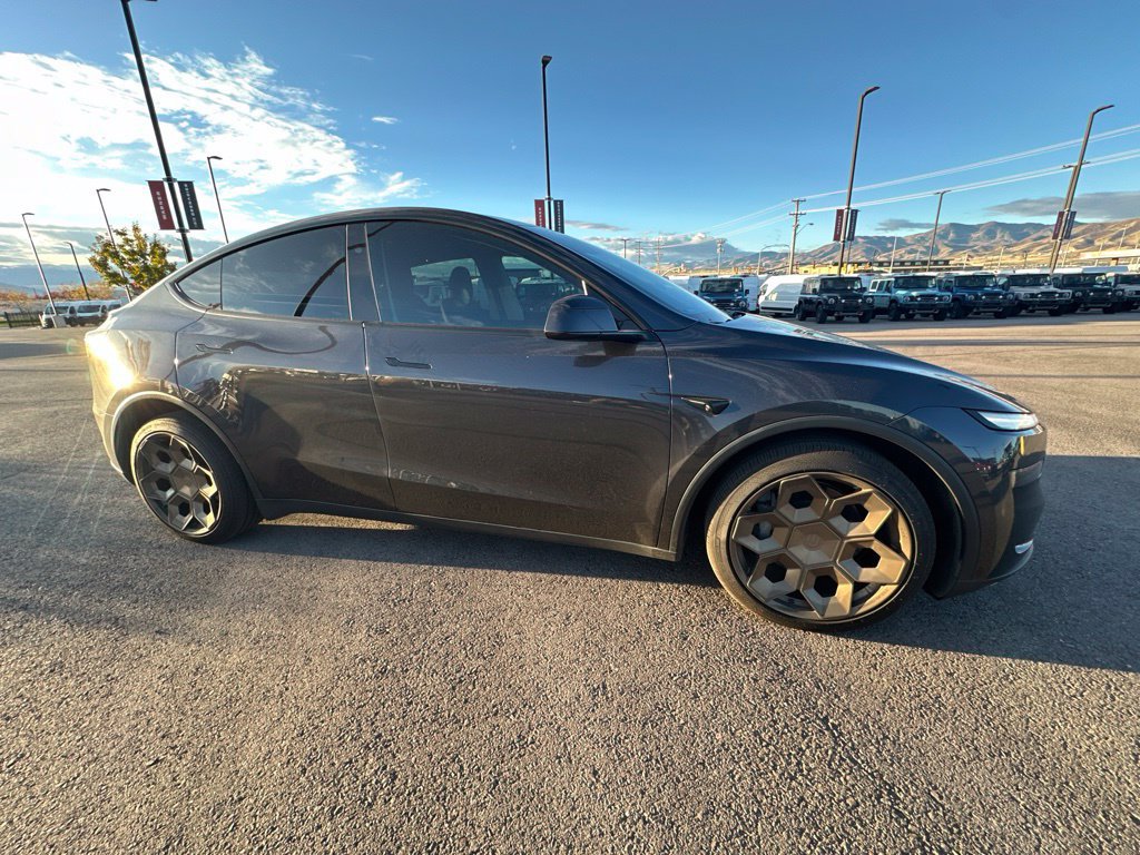 Used 2026 Tesla Model Y Long Range AWD/4WD image 3
