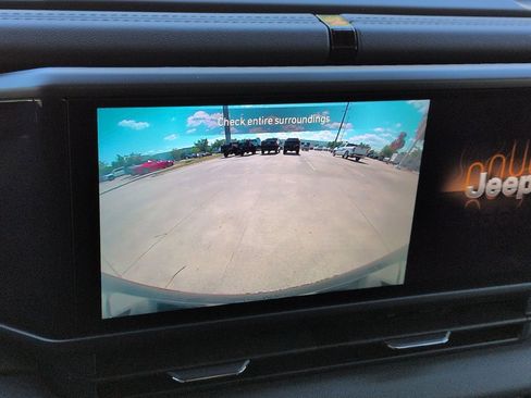 Used 2024 Jeep Wrangler Unlimited Sahara AWD/4WD image 17