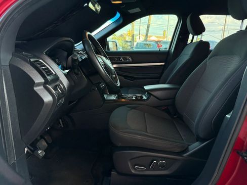 Used 2018 Ford Explorer XLT AWD/4WD image 38