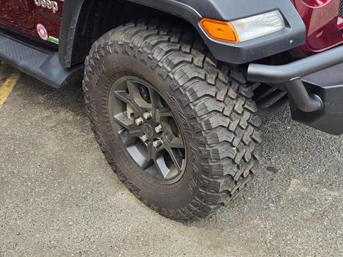 Used 2021 Jeep Wrangler Sport AWD/4WD image 17