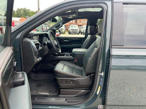 Used 2025 GMC Yukon AT4 AWD/4WD image 14