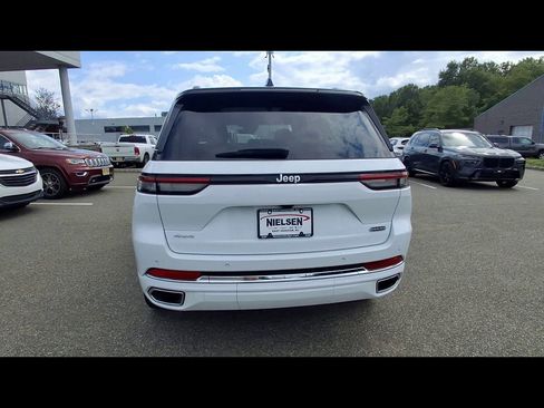 Used 2024 Jeep Grand Cherokee Overland AWD/4WD image 7