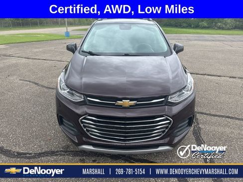 Used 2021 Chevrolet Trax LT w/ LT Convenience Package AWD/4WD image 8