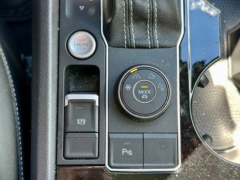 Used 2023 Volkswagen Atlas SE w/ Panoramic Sunroof Package AWD/4WD image 32