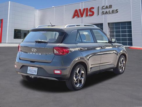 Used 2025 Hyundai Venue SEL FWD image 6