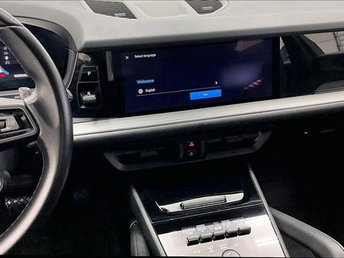 Used 2024 Porsche Cayenne image 6