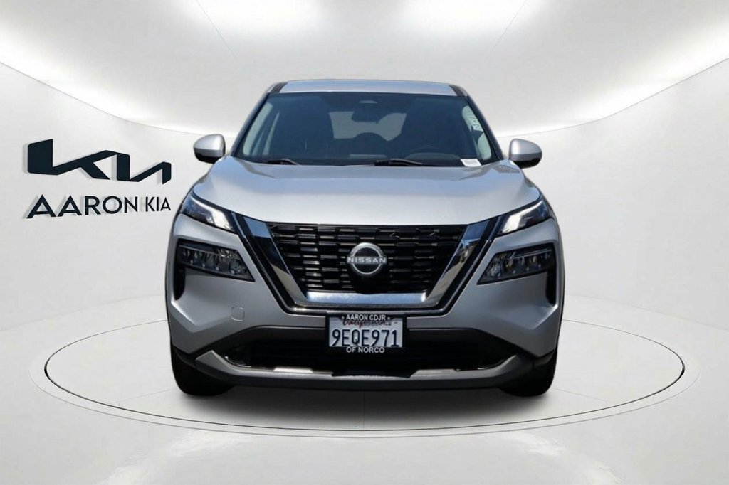 Used 2022 Nissan Rogue SV AWD/4WD image 2