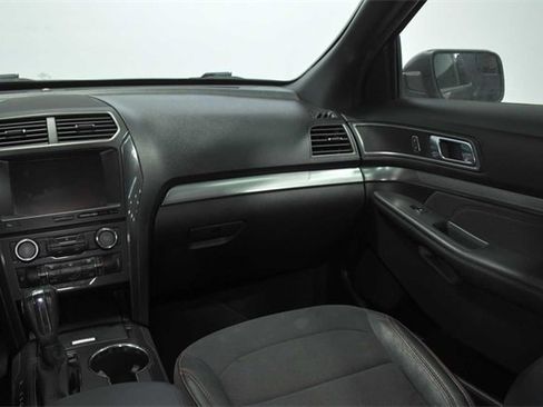 Used 2019 Ford Explorer XLT image 22