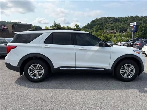 Used 2020 Ford Explorer XLT w/ Comfort Package AWD/4WD image 14