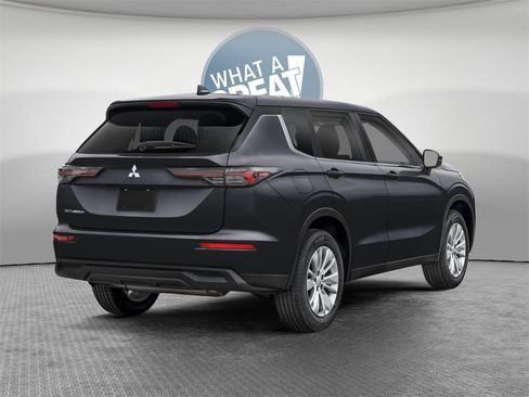 New 2026 Mitsubishi Outlander ES image 2