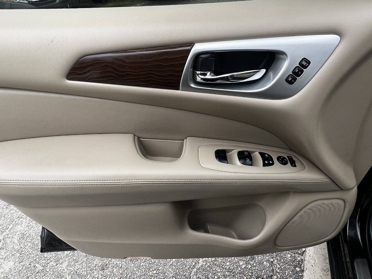 Used 2019 Nissan Pathfinder Platinum w/ Cargo Package FWD image 18