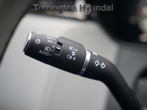 Used 2025 Land Rover Range Rover Velar Dynamic SE image 21