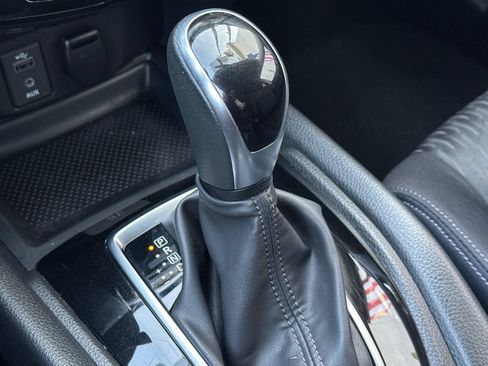 Used 2017 Nissan Rogue SV FWD image 21