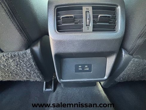 Used 2022 Nissan Rogue SV image 13