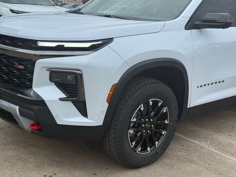 New 2026 Chevrolet Traverse Z71 w/ Enhanced Driving Package image 3