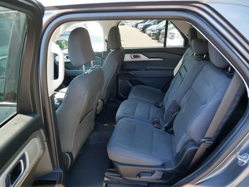 Used 2025 Ford Explorer Active AWD/4WD image 11