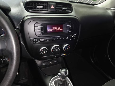 Used 2016 Kia Soul FWD image 16