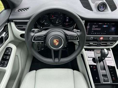 Certified 2025 Porsche Macan AWD/4WD image 15