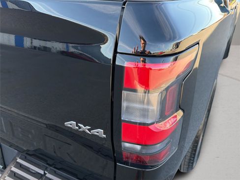 Used 2025 Nissan Frontier SV w/ SV Convenience Package image 35