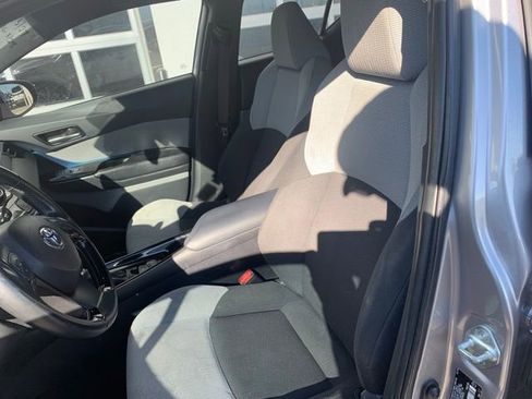 Used 2019 Toyota C-HR XLE image 4