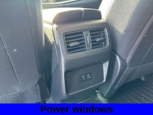 Used 2023 Nissan Rogue SV image 8