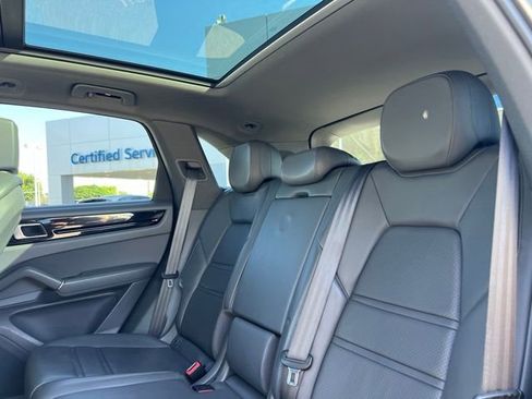 Used 2020 Porsche Cayenne AWD/4WD image 21