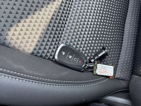 Used 2025 Chevrolet Trax LT FWD image 23