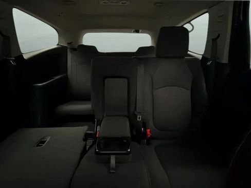 Used 2017 Chevrolet Traverse LT w/ Style and Technology Package FWD image 17