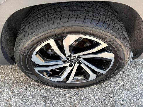 Used 2023 Volkswagen Atlas Cross Sport SEL AWD/4WD image 7