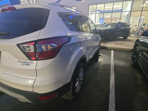 Used 2017 Ford Escape Titanium image 5
