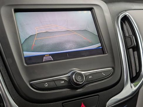 Used 2021 Chevrolet Equinox LS FWD image 23